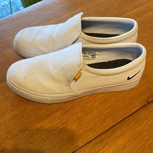 Nike size 9 canvas slip on